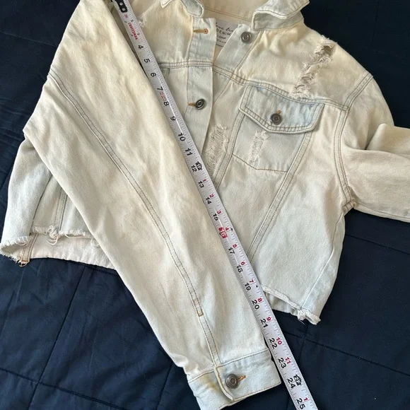 Women’s Love Tree Distressed Cropped Denim Button Up Jacket L - Picture 9 of 9
